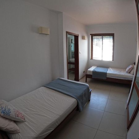 Olana Blue - Beachfront Apartment Riviere Noire Exterior photo