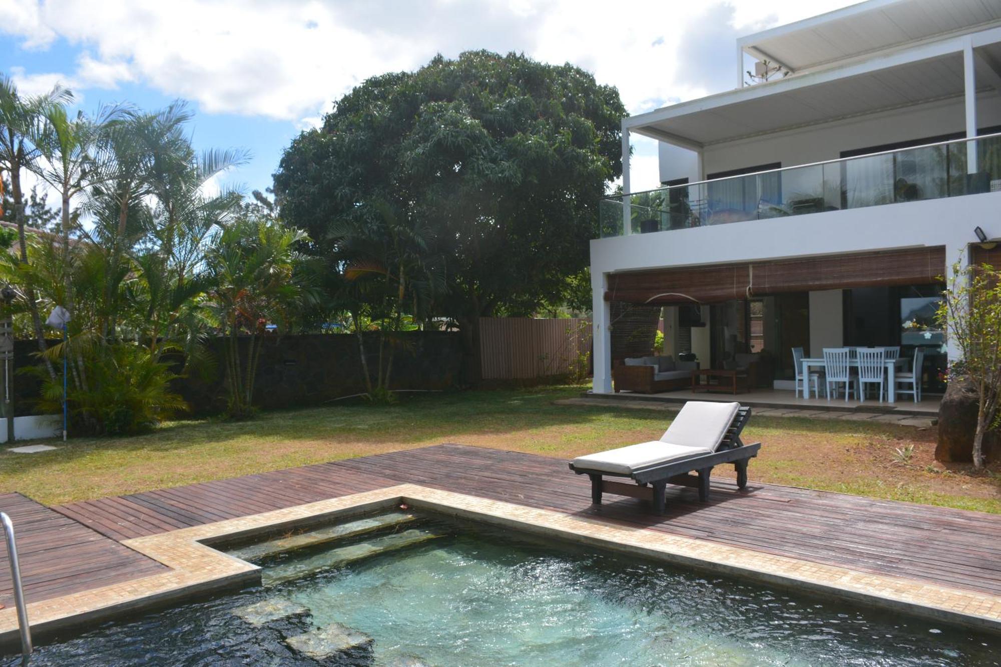 Olana Blue - Beachfront Apartment Riviere Noire Exterior photo